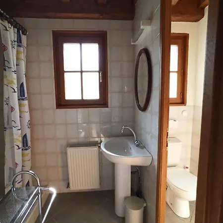 D'hotes De *